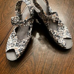 Bernie Mev Woven “Lihi” fabric wedge sandals size 41/ US size 10
